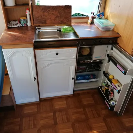 Karavan V Kempu Merkur *